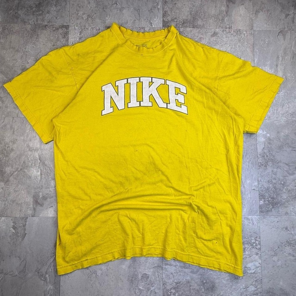 Vintage distressed nike center spell out graphic yellow T shirt xl